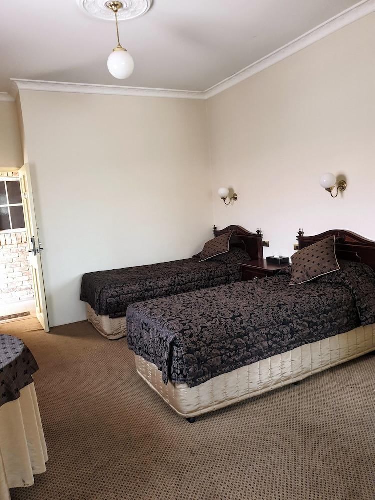 Australian Heritage Motor Inn Дабо Екстериор снимка