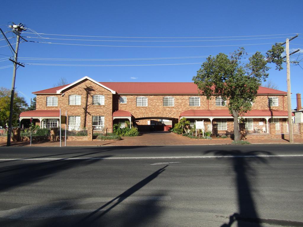Australian Heritage Motor Inn Дабо Екстериор снимка